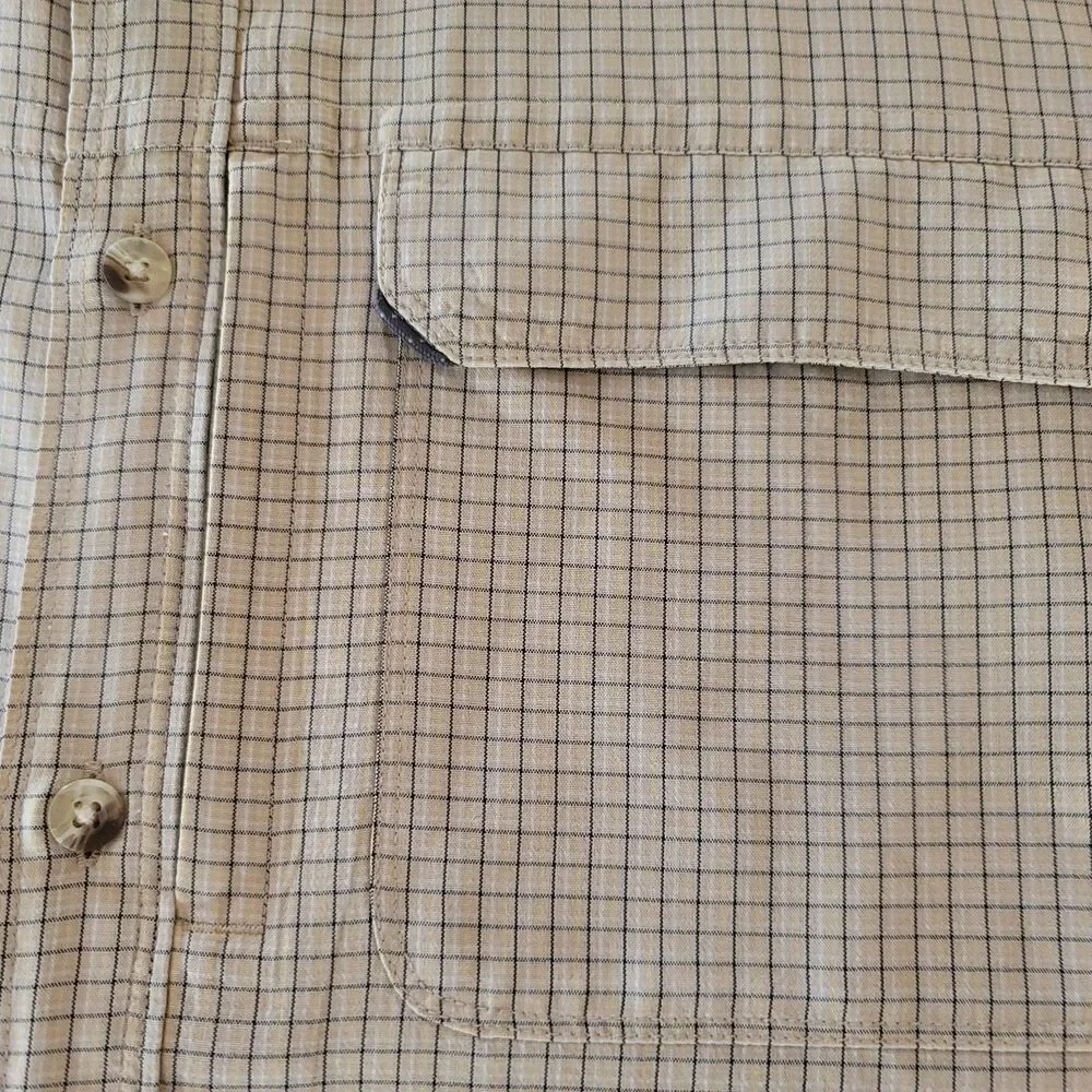 The North Face Mens Short Sleeve Button Up Shirt Size XXL Zip Pocket Casual Tan
